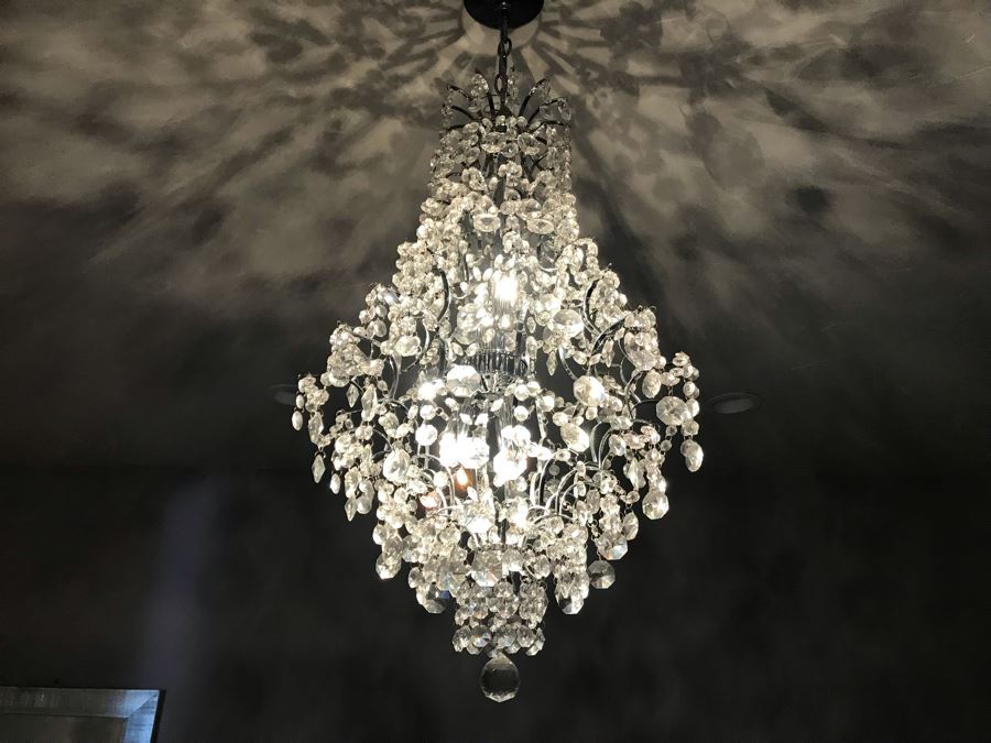 Crystal And Chrome Contemporary Chandelier [Photo 5]
