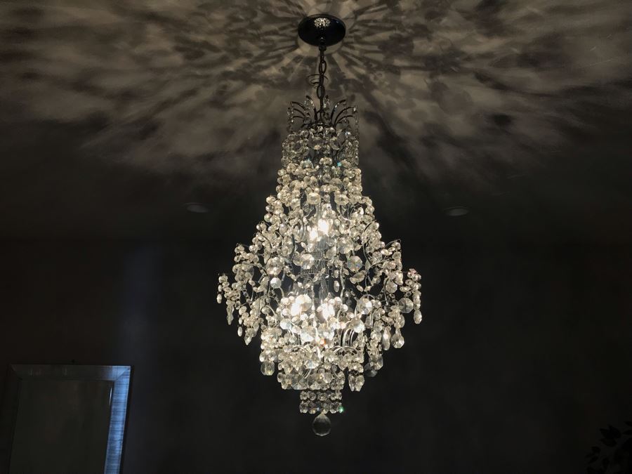 Crystal And Chrome Contemporary Chandelier [Photo 3]