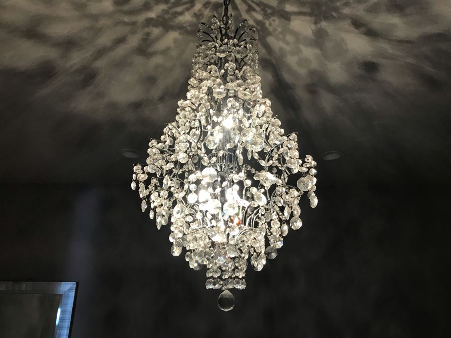 Crystal And Chrome Contemporary Chandelier [Photo 4]