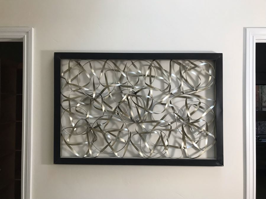 Three-Dimensional Twisted Metal Artwork 60' X 40' [Photo 4]