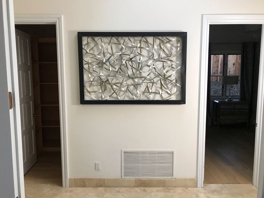 Three-Dimensional Twisted Metal Artwork 60' X 40' [Photo 3]