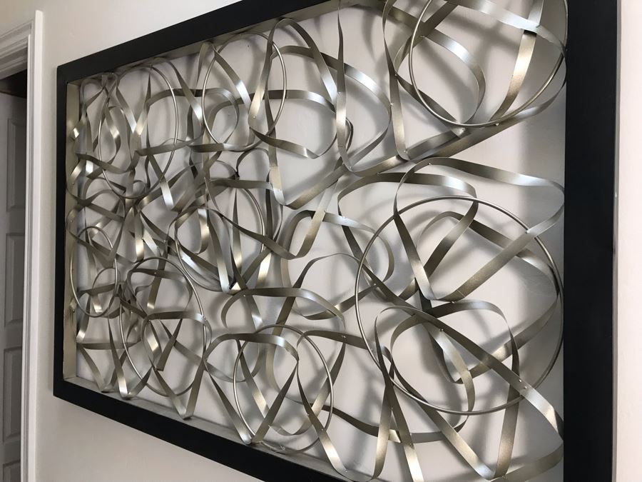 Three-Dimensional Twisted Metal Artwork 60' X 40' [Photo 6]