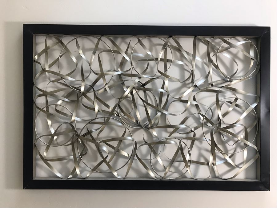 Three-Dimensional Twisted Metal Artwork 60' X 40' [Photo 5]