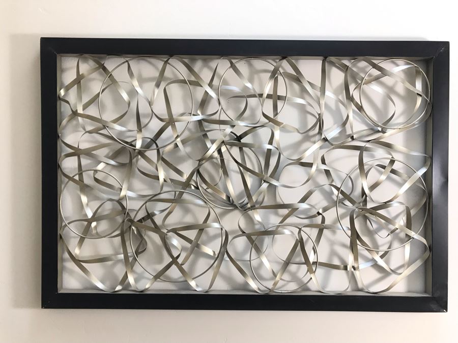 Three-Dimensional Twisted Metal Artwork 60' X 40' [Photo 2]