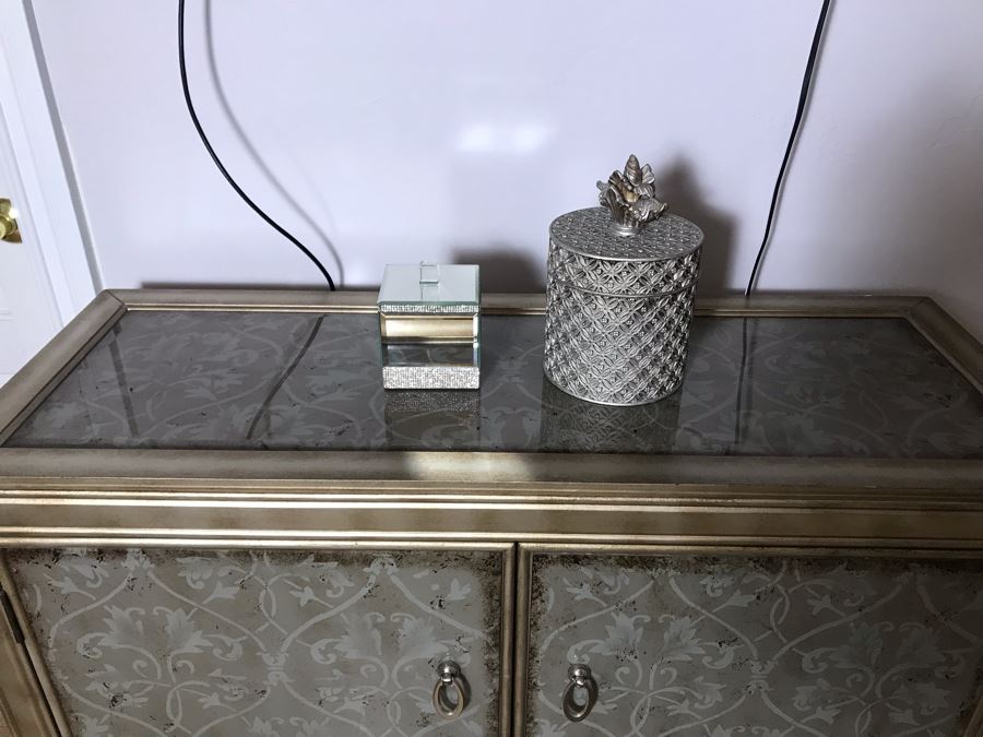 2-Door Contemporary Cabinet With Pair Of Decorative Boxes On Top [Photo 5]