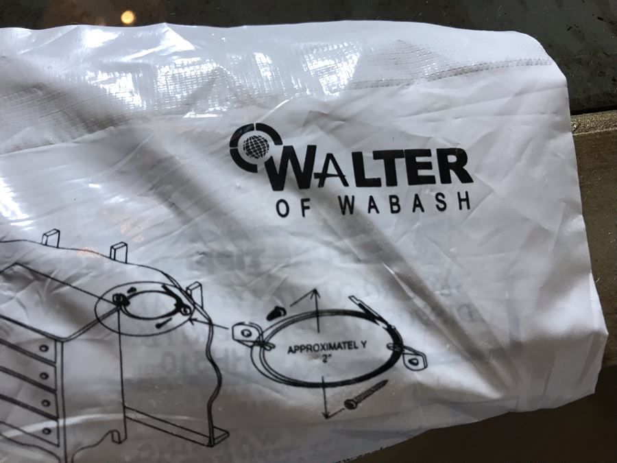 2-Door Contemporary Cabinet With Pair Of Decorative Boxes On Top [Photo 12]