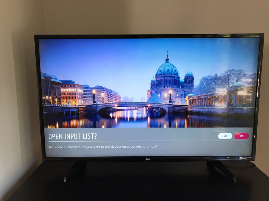 LG 43UH6030: 43-inch 4K UHD Smart LED TV With Stand [Photo 3]
