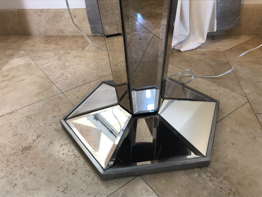Contemporary Mirrored Side Table 20'W X 24'H With Glass And Chrome Modern Table Lamp [Photo 11]