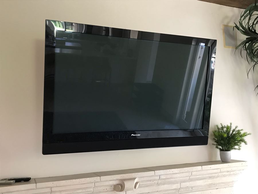 Pioneer 60' Flat Panel Plasma TV Model PDP-6071PU With Metal Wall Bracket [Photo 4]