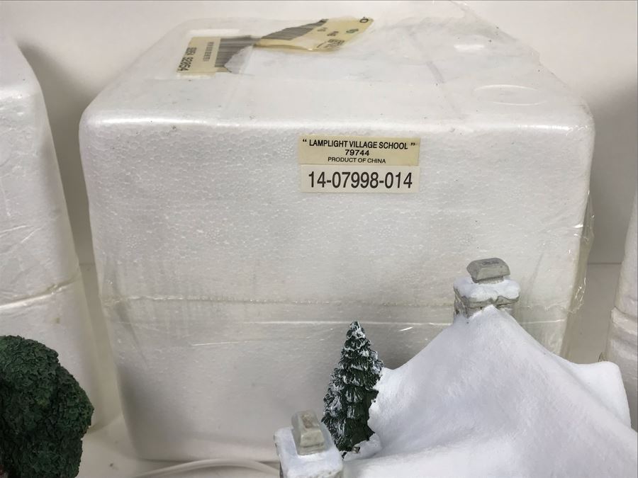 (3) Thomas Kinkade Hawthorne Village Limited Edition Villages - Sealed Lamplight Village School, Santa's Workshop Toys, Wiltshire Pastry Shop [Photo 13]