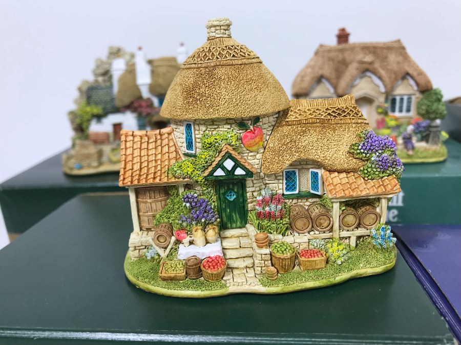 (8) Lilliput Lane Cottages With Boxes [Photo 4]