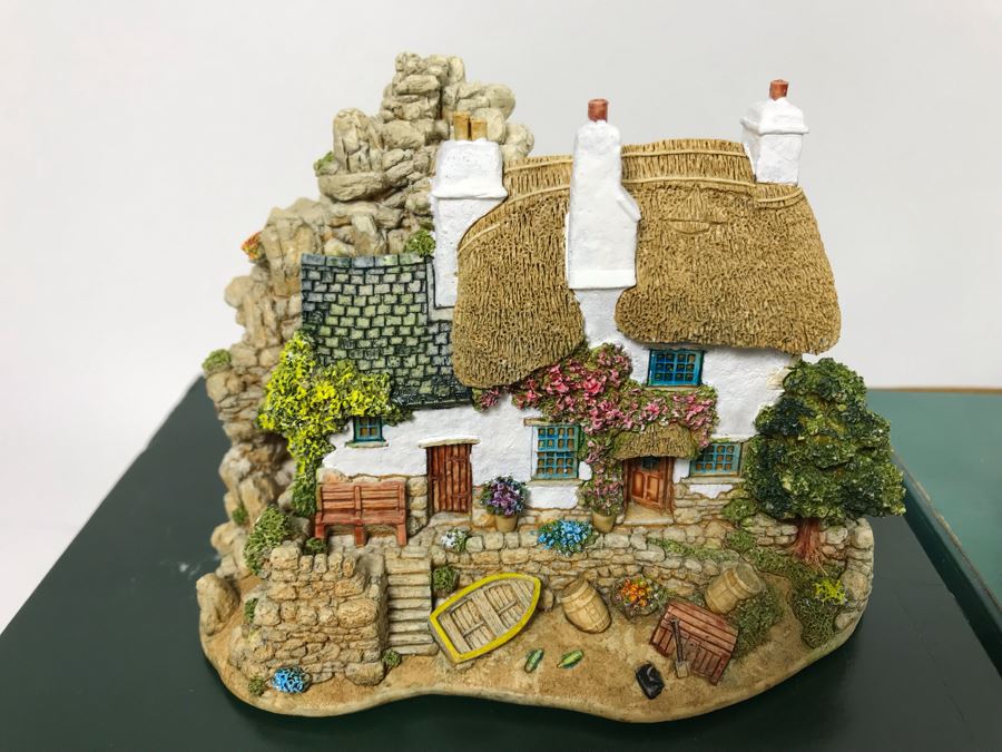 (8) Lilliput Lane Cottages With Boxes [Photo 9]