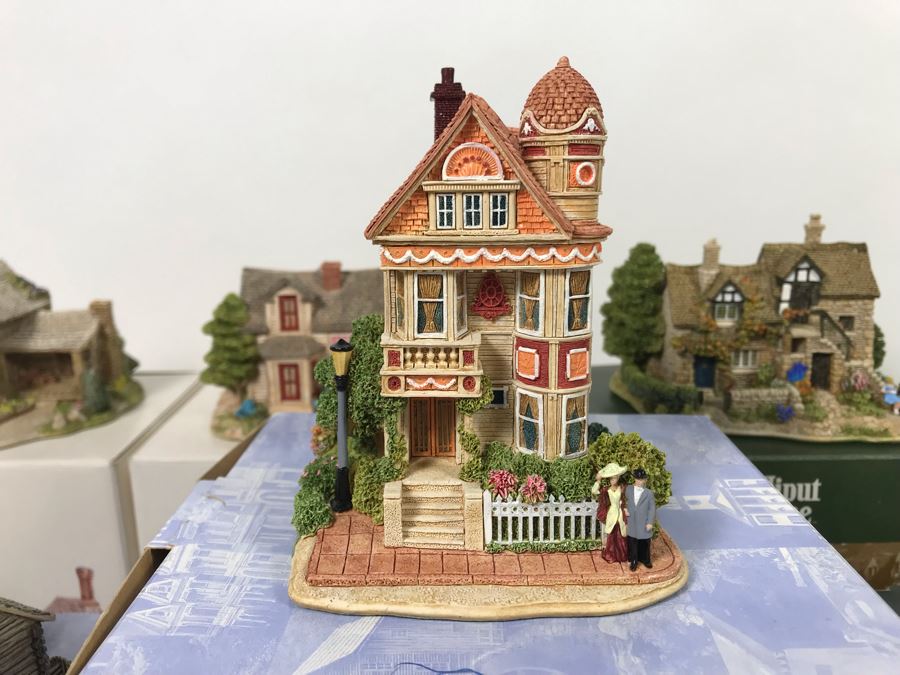 (9) Lilliput Lane Cottages With Boxes [Photo 3]