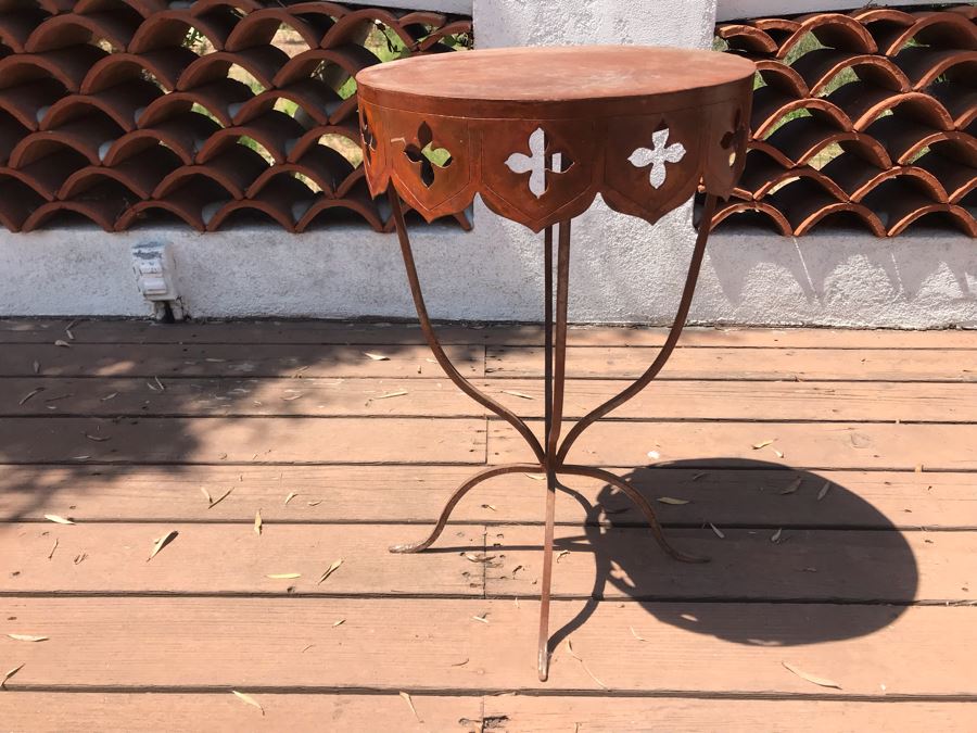 Metal Round Side Table 15R X 24.5H [Photo 5]