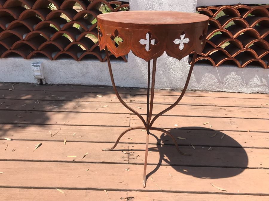 Metal Round Side Table 15R X 24.5H [Photo 2]