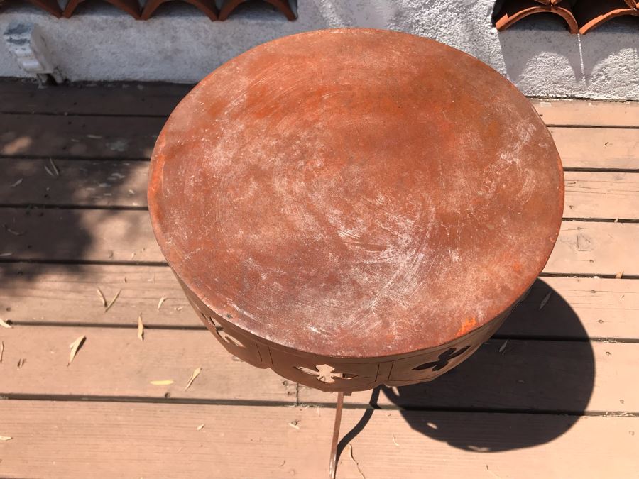Metal Round Side Table 15R X 24.5H [Photo 4]