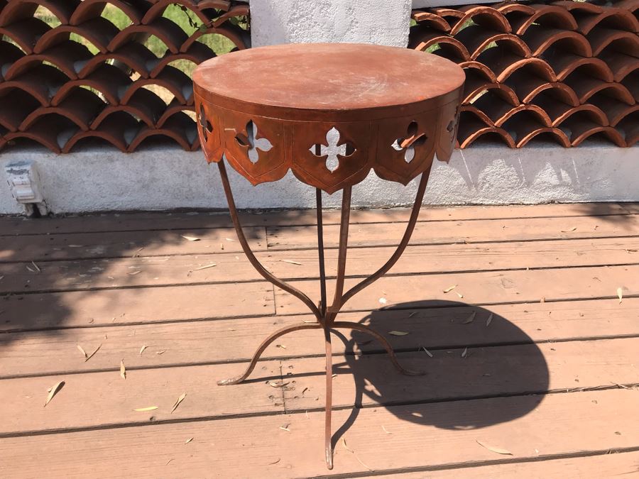 Metal Round Side Table 15R X 24.5H [Photo 3]
