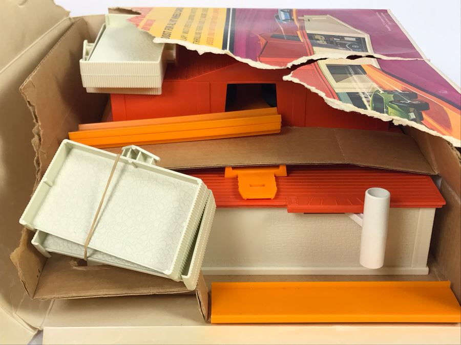 Vintage 1968 Mattel 2-Way Super-Charger In Damaged Box [Photo 3]