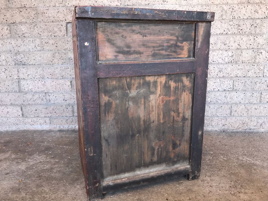 Vintage Chinese Cabinet [Photo 32]