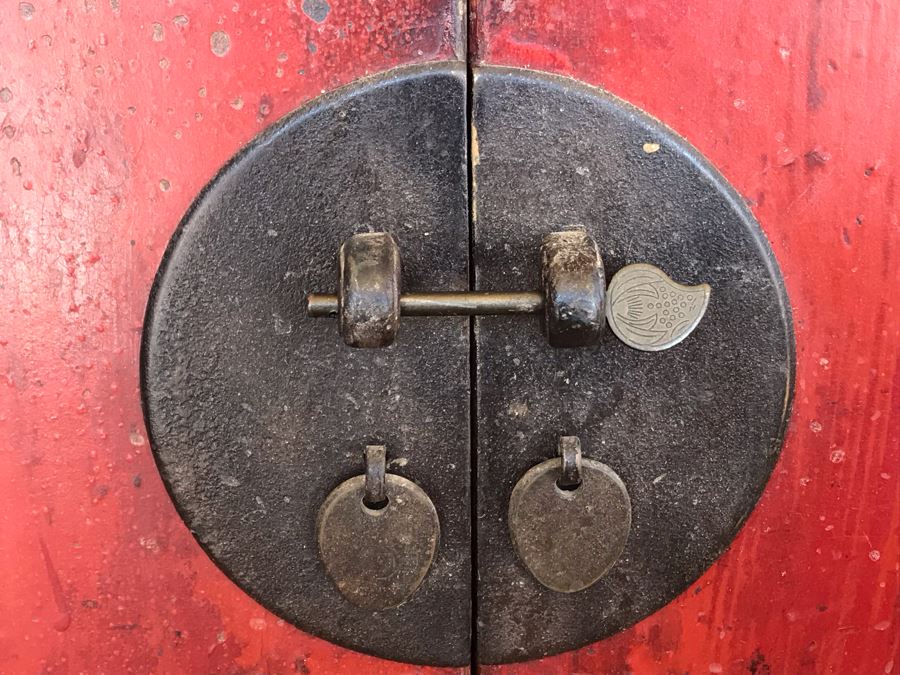Vintage Chinese Cabinet [Photo 8]