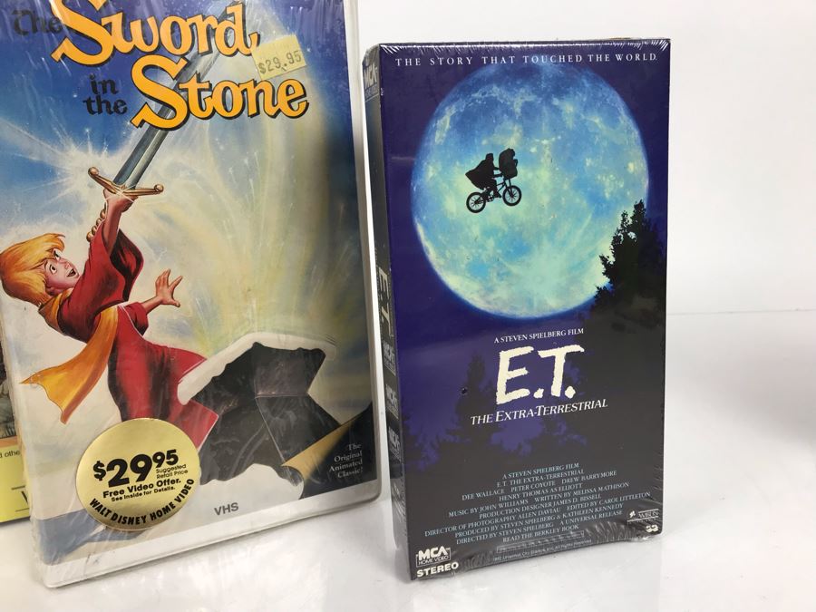 (5) Sealed Vintage VHS Movies: J.R.R. Tolkien The Hobbit, The Lord Of The Rings, Disney's Sword In The Stone, E.T. And The Jungle Book [Photo 6]