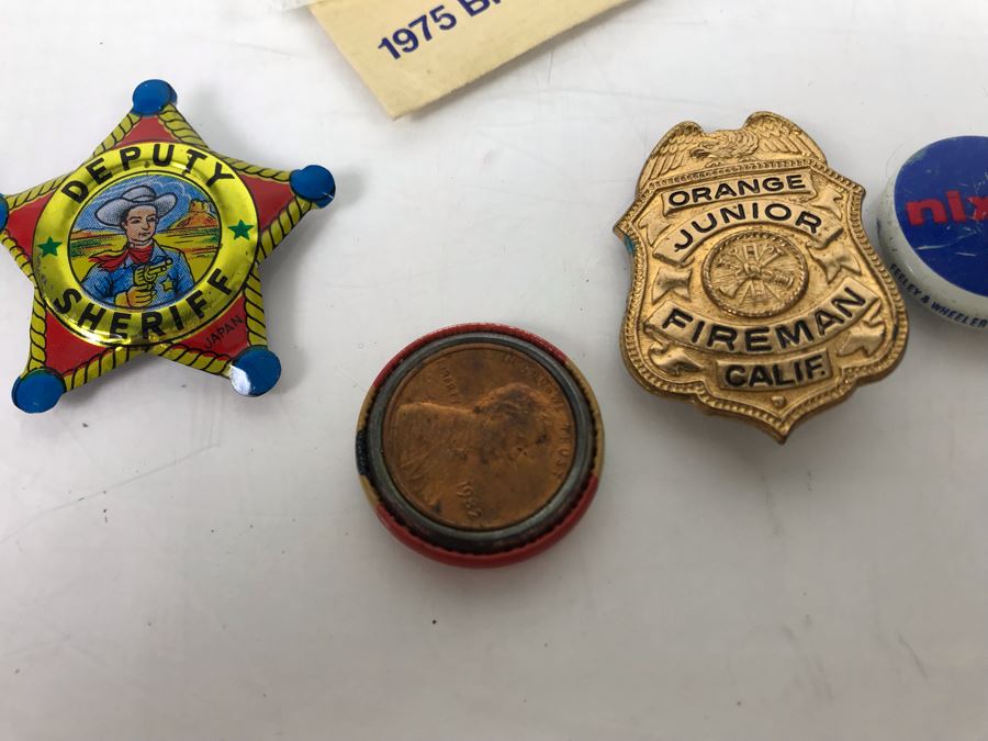 1975 Bicentennial First Day Cover And Various Buttons Pins [Photo 7]