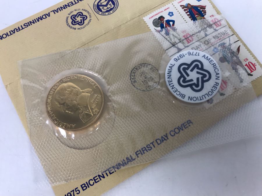 1975 Bicentennial First Day Cover And Various Buttons Pins [Photo 4]