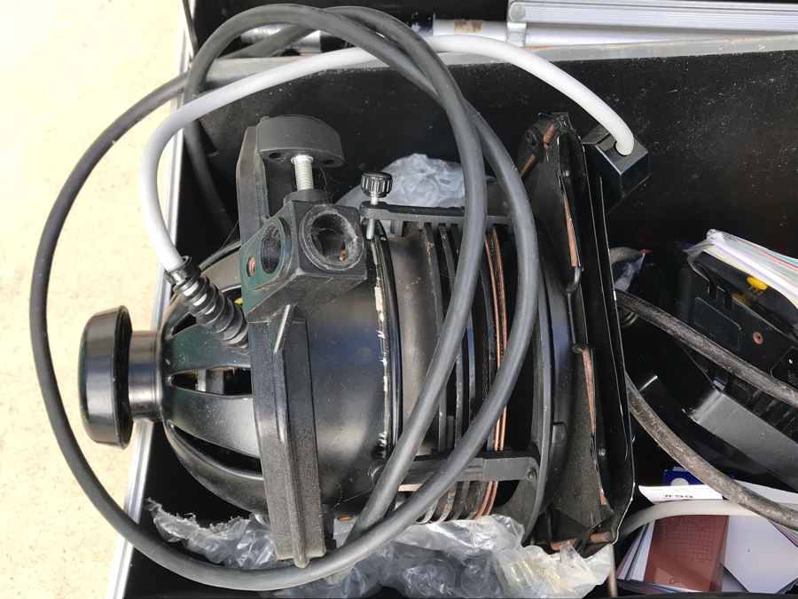 Comprehensive Video Supply Corporation Lighting System MF-10 And V-10/6 Flood Light With Case, Cords, Light Meter And Tripod [Photo 5]