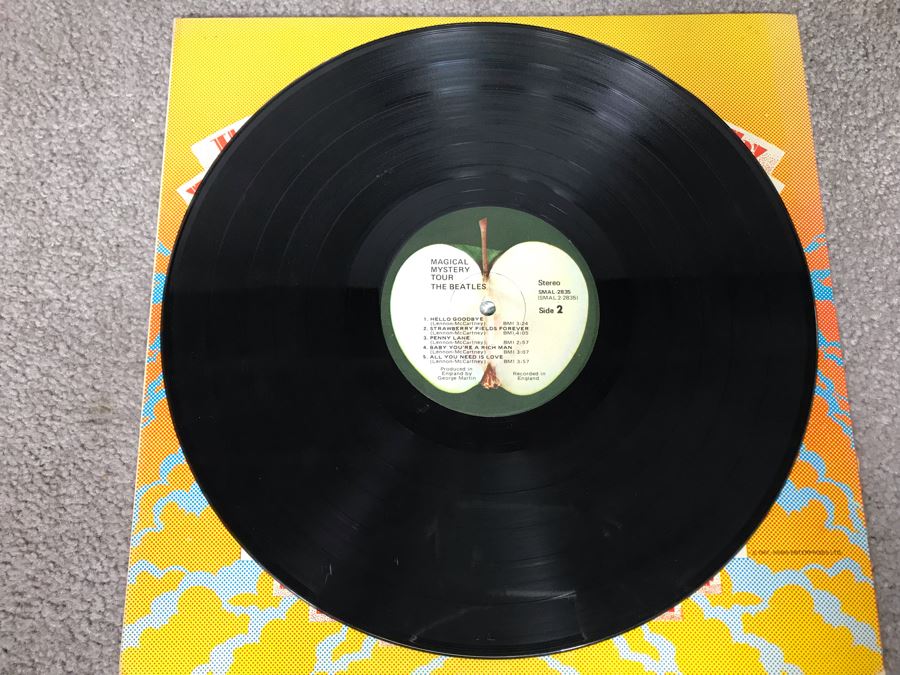 The Beatles Magical Mystery Tour Gatefold Vinyl Record With 24-Page Color Picture Book [Photo 14]