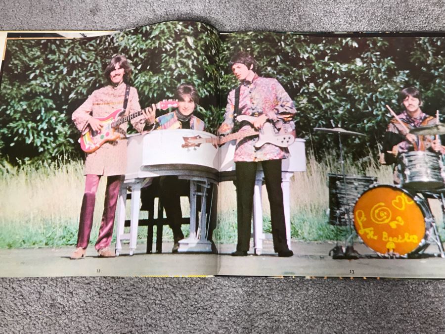 The Beatles Magical Mystery Tour Gatefold Vinyl Record With 24-Page Color Picture Book [Photo 9]