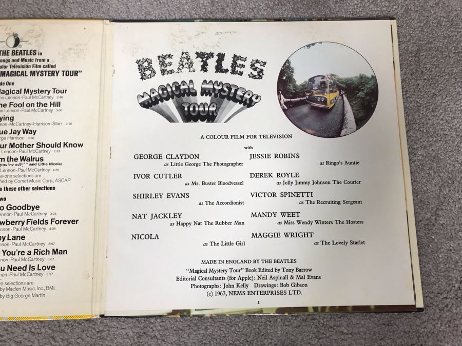 The Beatles Magical Mystery Tour Gatefold Vinyl Record With 24-Page Color Picture Book [Photo 3]