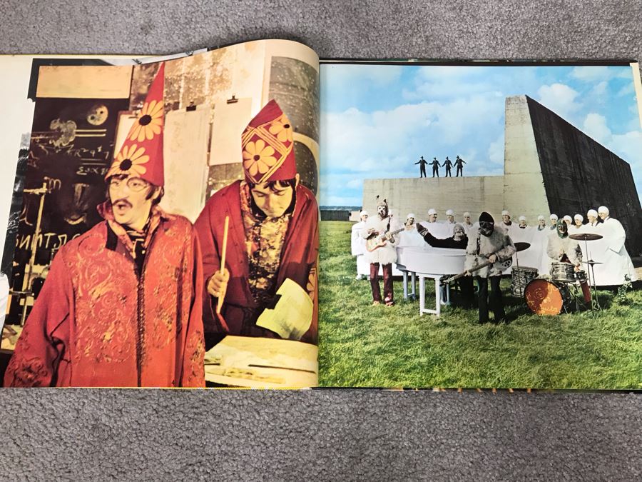 The Beatles Magical Mystery Tour Gatefold Vinyl Record With 24-Page Color Picture Book [Photo 5]
