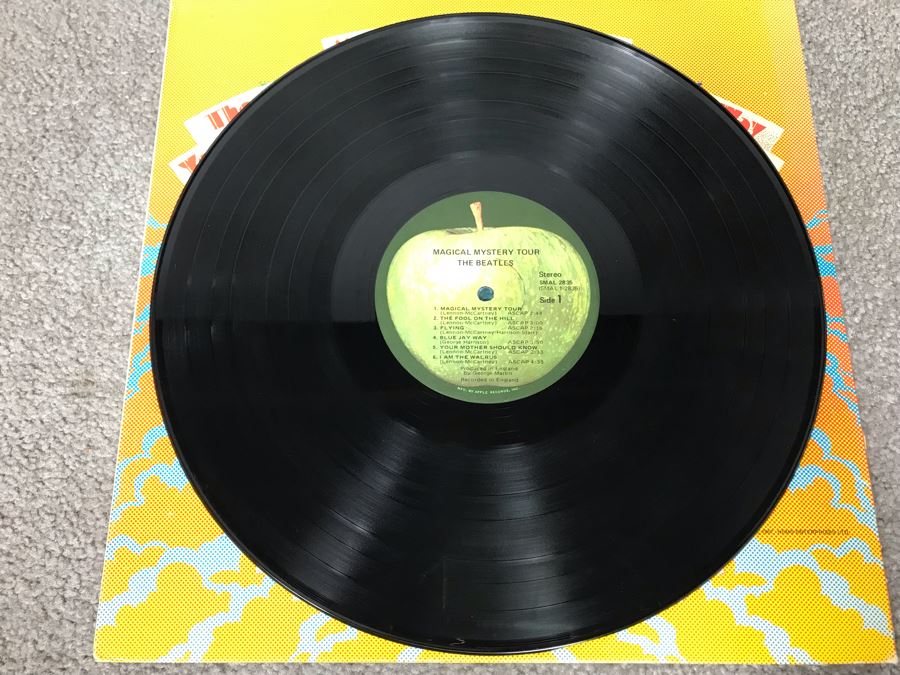 The Beatles Magical Mystery Tour Gatefold Vinyl Record With 24-Page Color Picture Book [Photo 12]