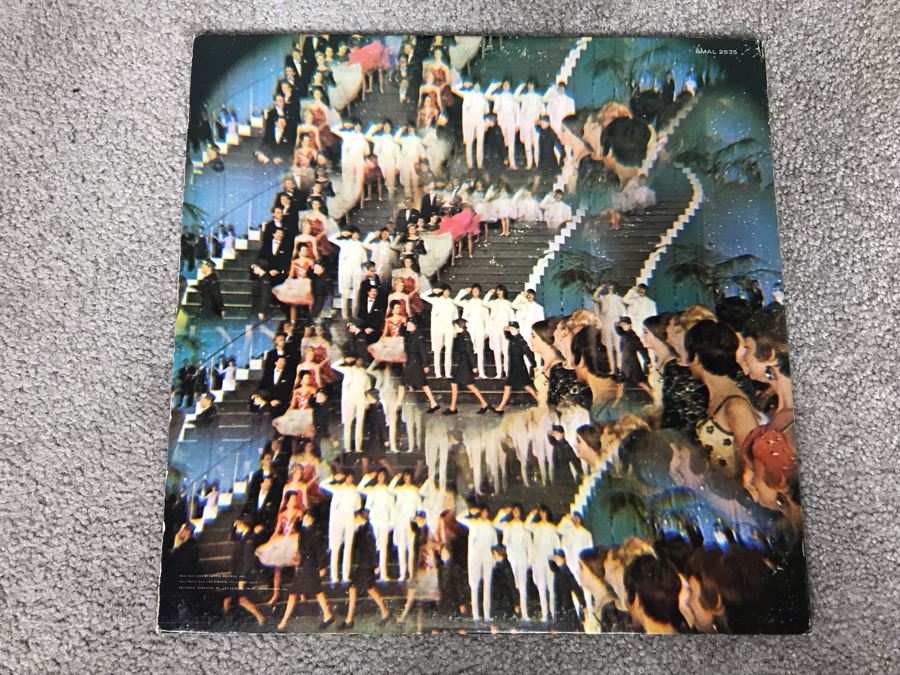 The Beatles Magical Mystery Tour Gatefold Vinyl Record With 24-Page Color Picture Book [Photo 11]