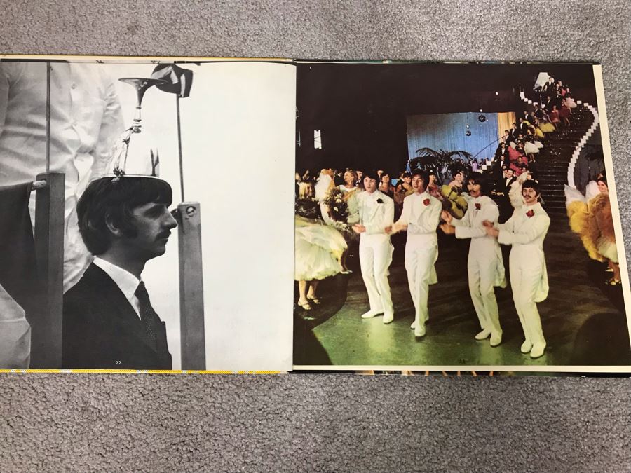 The Beatles Magical Mystery Tour Gatefold Vinyl Record With 24-Page Color Picture Book [Photo 10]