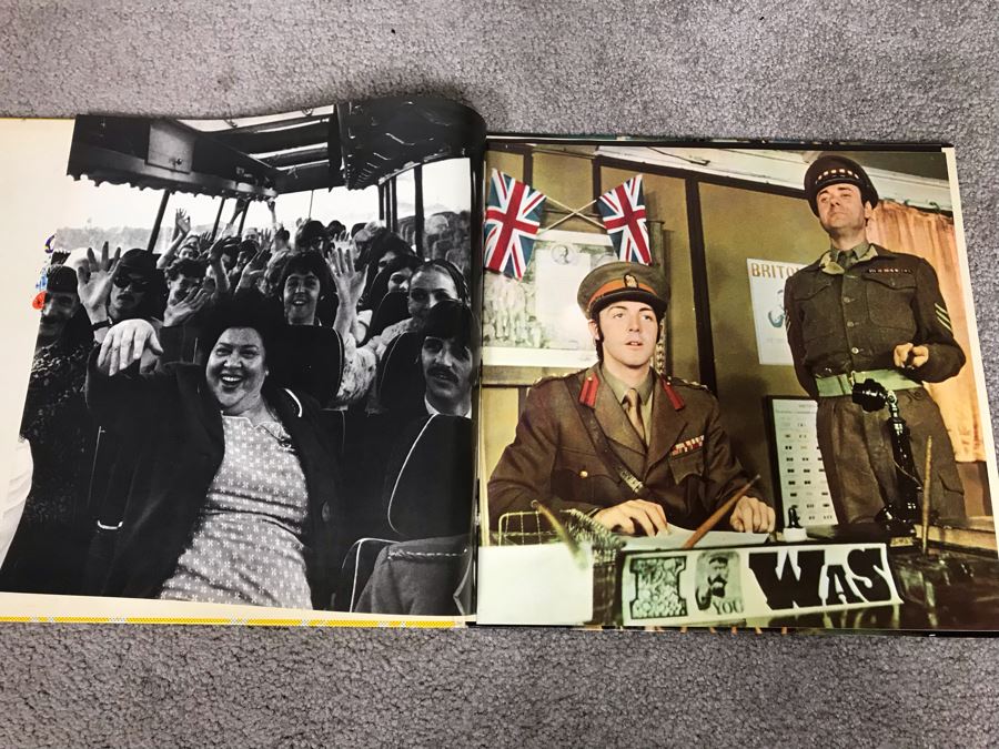 The Beatles Magical Mystery Tour Gatefold Vinyl Record With 24-Page Color Picture Book [Photo 4]