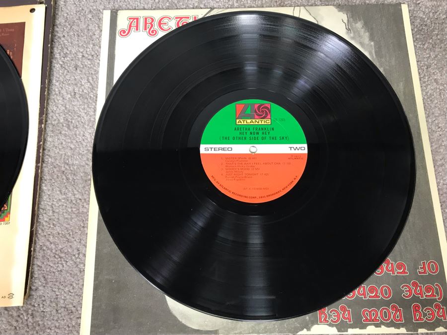 (2) Aretha Franklin Vinyl Records: Demo Record Of Young, Gifted And Black And Hey Now Hey (The Other Side Of The Sky) [Photo 16]
