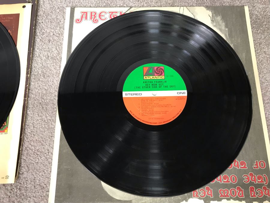 (2) Aretha Franklin Vinyl Records: Demo Record Of Young, Gifted And Black And Hey Now Hey (The Other Side Of The Sky) [Photo 14]