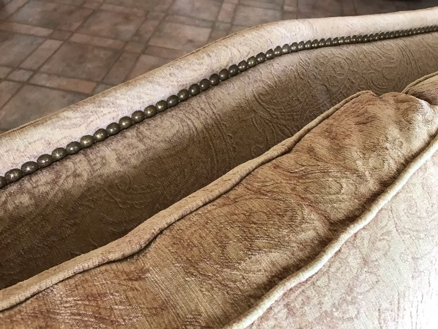 Elegant Ethan Allen Loveseat Sofa With Brass Nailheads And (2) Throw Pillows 64W X 41D X 35H - FRE [Photo 6]