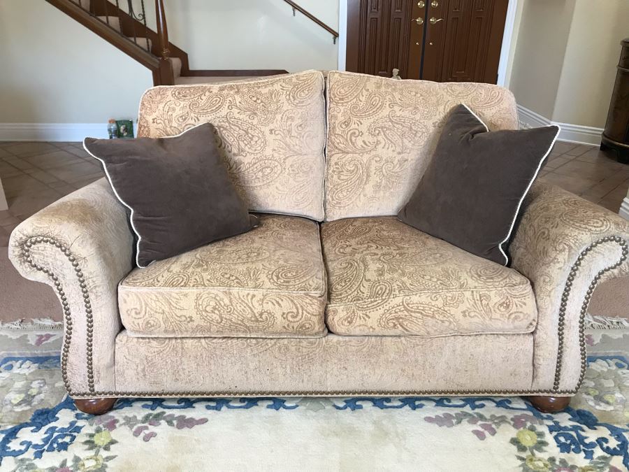 Elegant Ethan Allen Loveseat Sofa With Brass Nailheads And (2) Throw Pillows 64W X 41D X 35H - FRE [Photo 1]