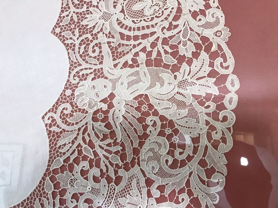 Vintage Framed Lace Round Very Detailed Tablecloth Decorated With Cherubs 50W X 50H - FRE [Photo 6]