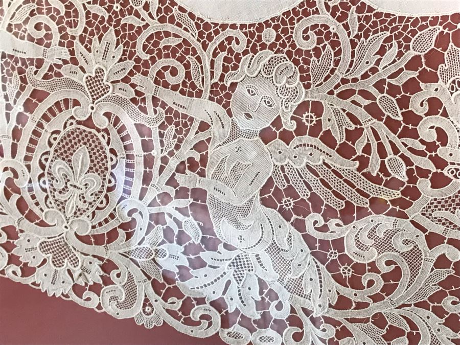 Vintage Framed Lace Round Very Detailed Tablecloth Decorated With Cherubs 50W X 50H - FRE [Photo 5]