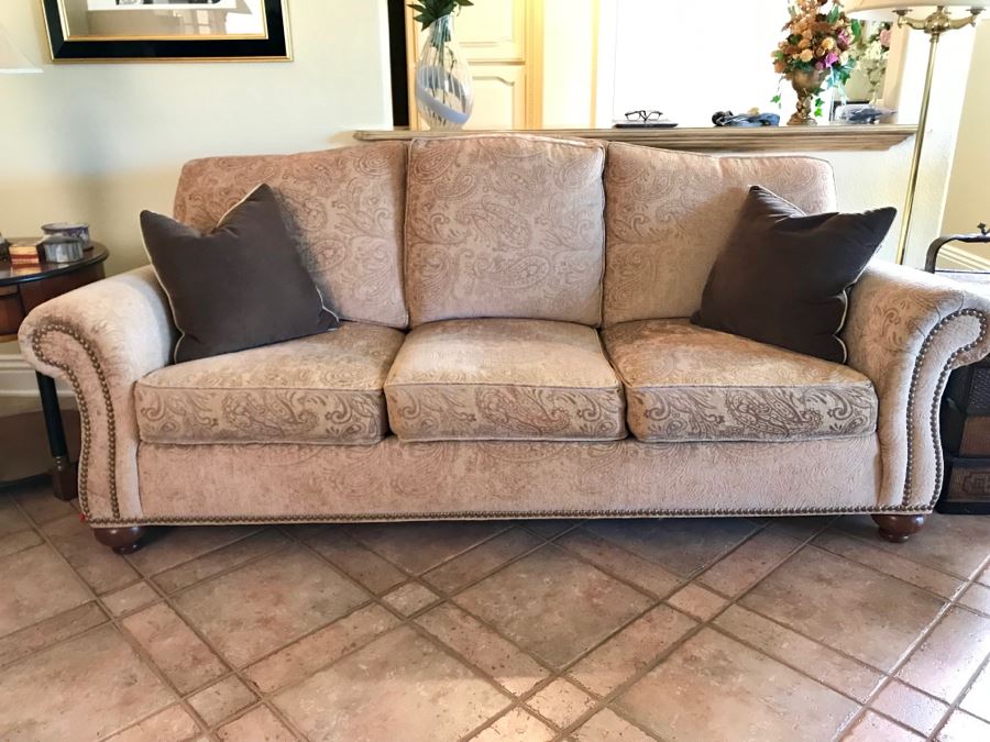 Elegant Ethan Allen Sofa With Brass Nailheads And (2) Throw Pillows - FRE [Photo 2]