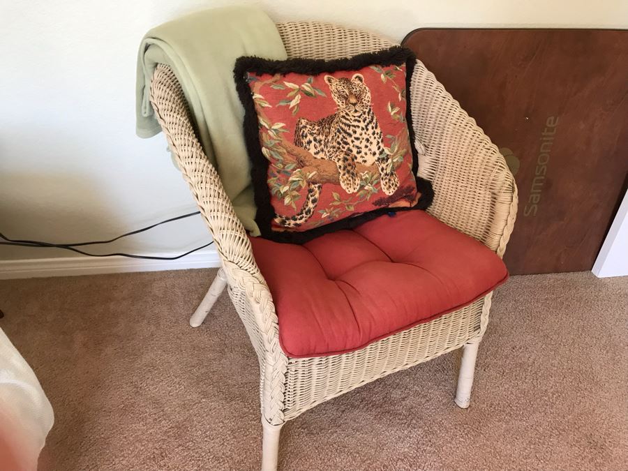 White Wicker Chair - FRE [Photo 1]