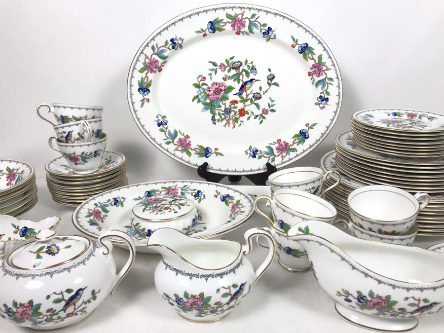 New Set Of Aynsley Gold Rim Fine English Bone China Pembroke Pattern Over 60 Pieces Some With Tags - LJE