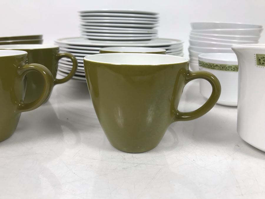 Mid-Century Centura By Corning Coffee Cups And Plates 45+ Pieces [Photo 4]
