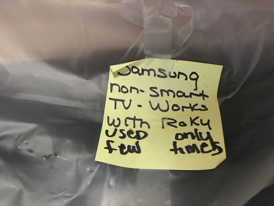 SHARP ROKU TV 43' 4K UHD TV LC-43LBU591U [Photo 3]