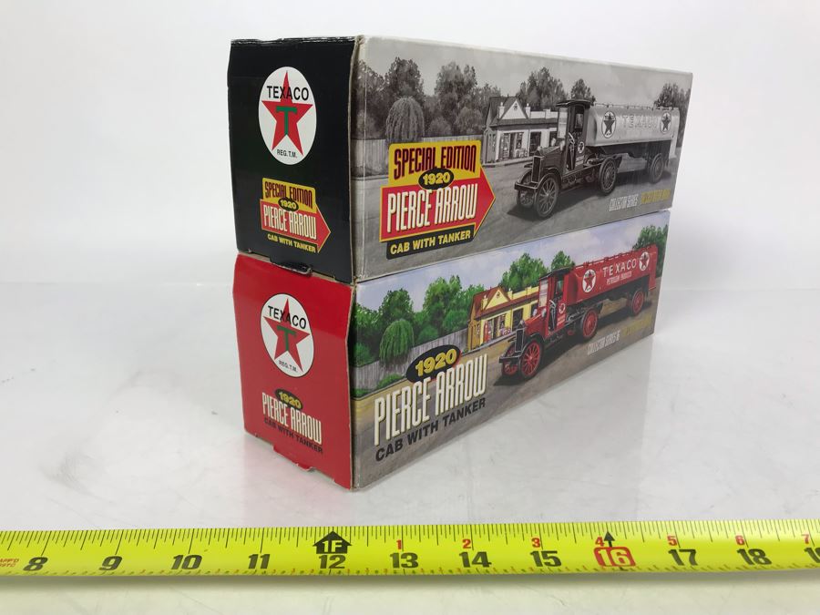 Pair Of New Old Stock Texaco Collector Series Die Cast Metal Banks [Photo 4]