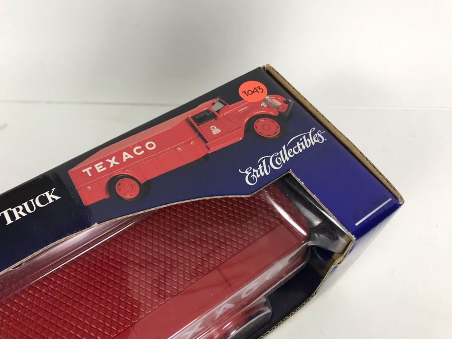 Pair Of New Old Stock Texaco Die Cast Cast Iron Banks 1935 Dodge 3 Ton Platform Trucks [Photo 5]