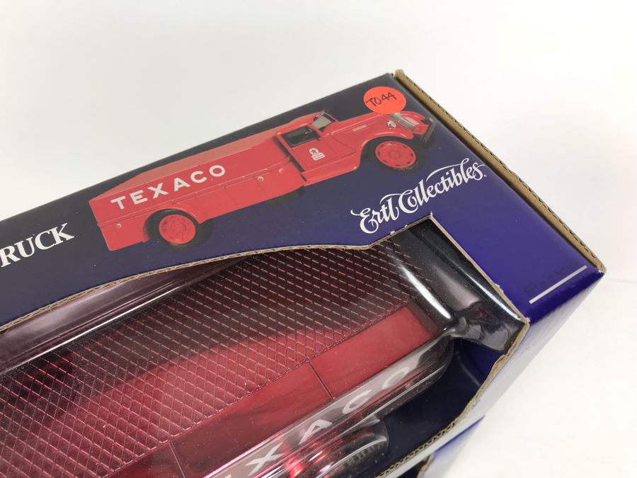 Pair Of New Old Stock Texaco Die Cast Cast Iron Banks 1935 Dodge 3 Ton Platform Trucks [Photo 4]